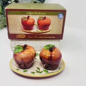 Cracker Barrel Apple Collection Salt & Pepper Shakers With Base New